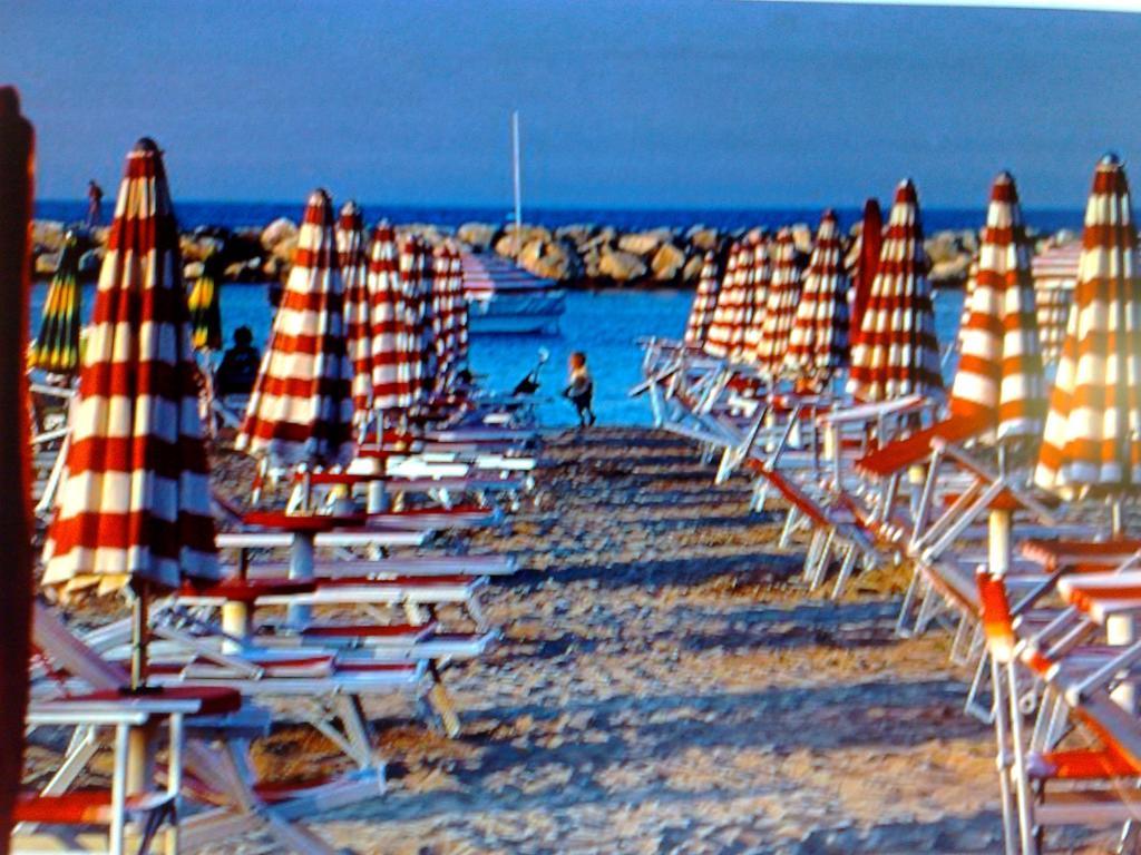 B&B Casa Di Claudia Bellaria-Igea Marina Esterno foto